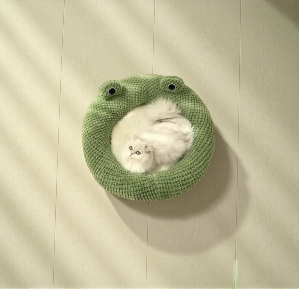 Cozy Frog Plush Pet Bed
